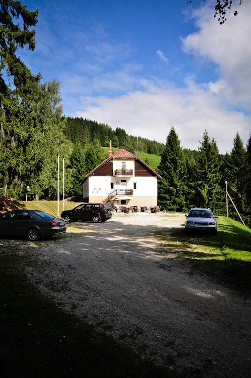PLANINSKE POTI PO KOROŠKEM, PLANINSKI DOM KOŠENJAK, DRAVOGRAD