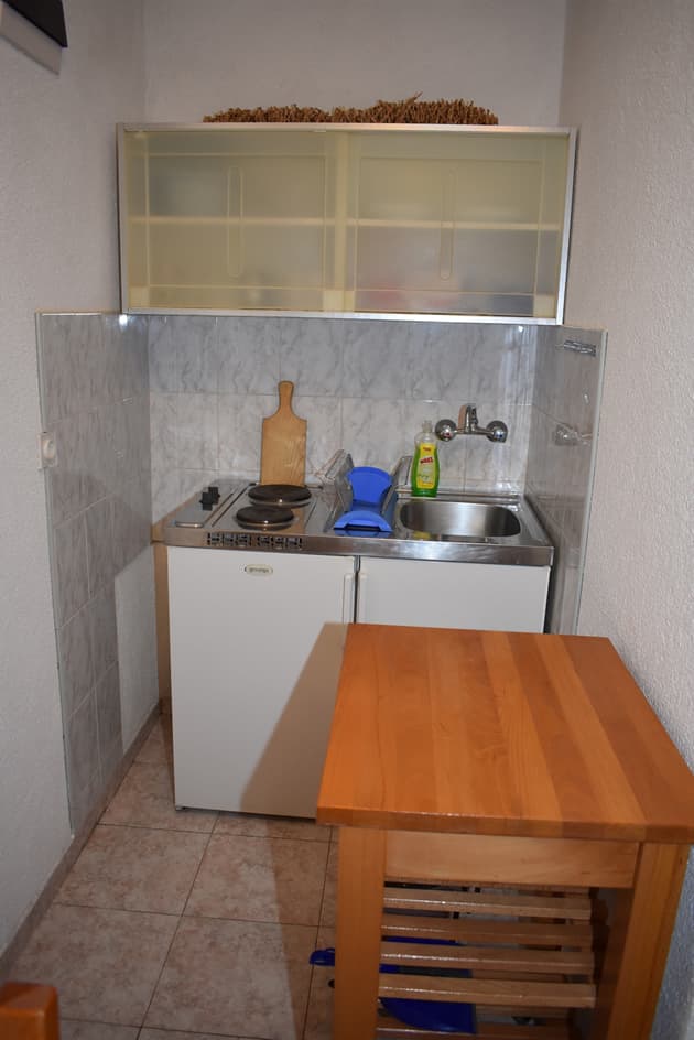 APARTMAJI NINA, PAKOŠTANE