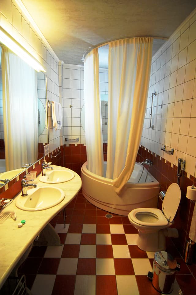 POLAGANJE PLOŠČIC LJUBLJANA PRENOVA KOPALNIC