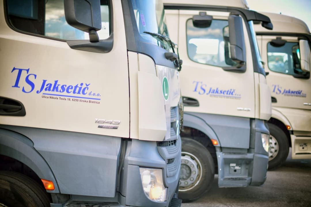TS JAKSETIČ D.O.O. – VAŠ PARTNER ZA TRANSPORT, ADR-PREVOZE IN VISOKO KAKOVOSTEN SERVIS VOZIL cover