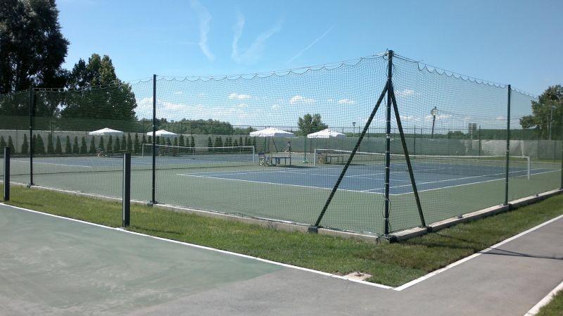 Tenis igrišča, Peščena, umetna trava, akrilni premazi, Ljubljana