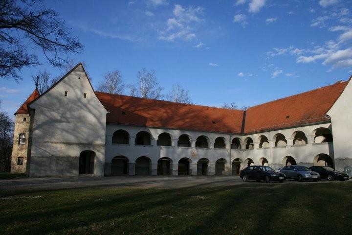 Restavracija v grajskem stoplu, Beltinci