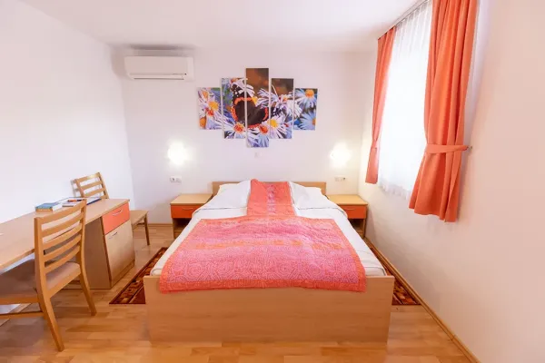 Turizem loka, apartmaji, sobe, wellness, škofja loka 