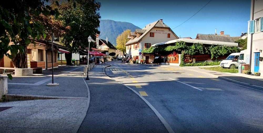 GOSTIŠČE MARTINOV HRAM, DOMAČE JEDI, JEDI IZ DIVJAČINE, GOBOVE JEDI, SOBE, BOVEC
