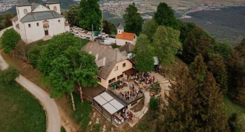 DOM NA JOŠTU HRANA Z RAZGLEDOM