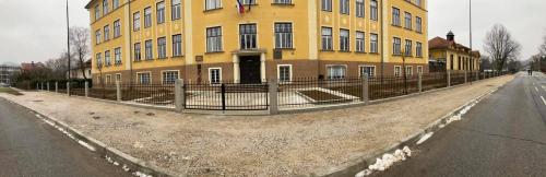 KOVINSKE OGRAJE ZA NOTRANJE STOPNICE, KOVANE BALKONSKE OGRAJE