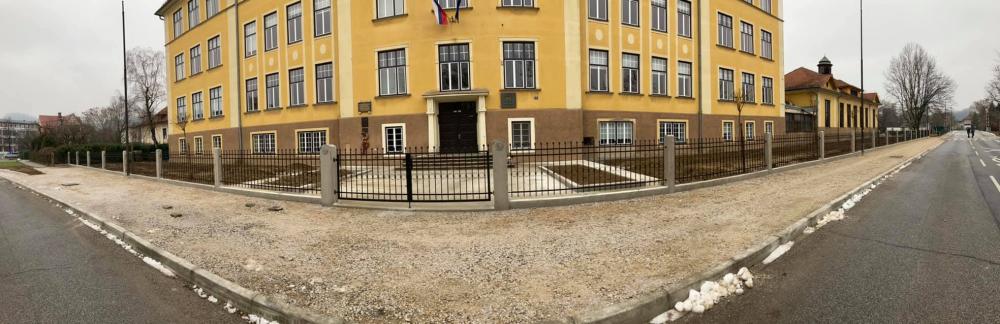 Kovinske ograje za notranje stopnice, kovane balkonske ograje
