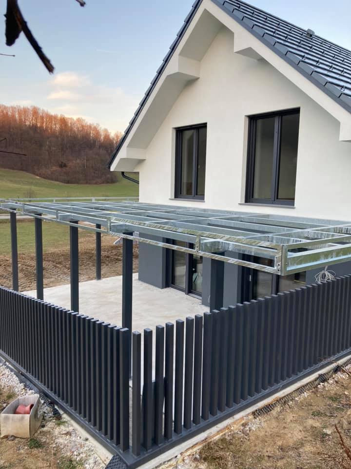 Kovinske ograje za notranje stopnice, kovane balkonske ograje