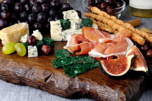 GOSTILNA, CATERING, BOGATA KULINARIČNA PONUDBA IN IZBIRA VIN, GOSTIŠČE JURG, ROGAŠKA SLATINA
