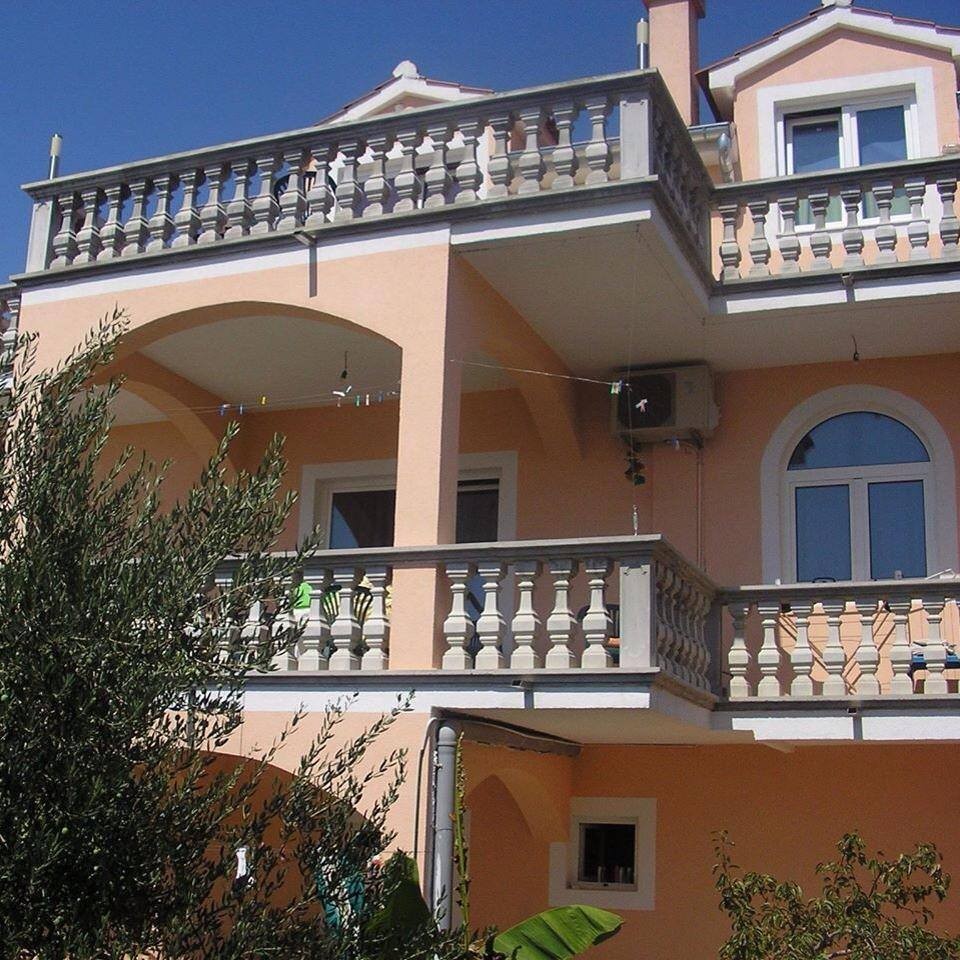 APARTMAJI JERKIN, VODICE