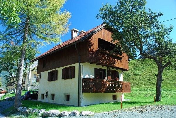 HIŠA OB POTOKU - RIVER COTTAGE, MOJSTRANA